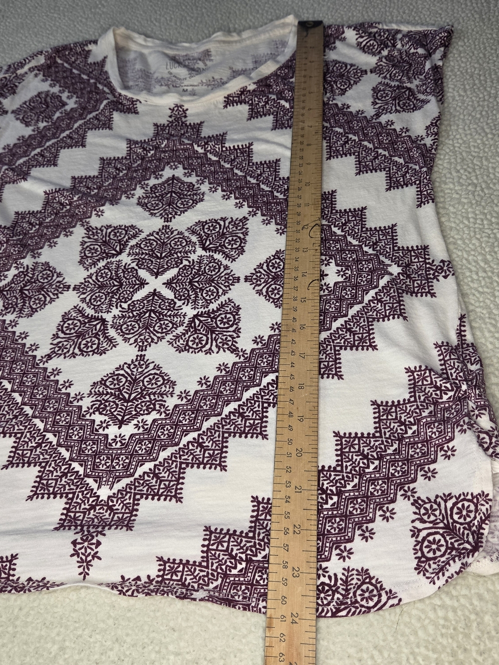 Lucky Brand Women’s Cream Tee with Burgundy Mosaic Print Size Medium - Picture 4 of 9